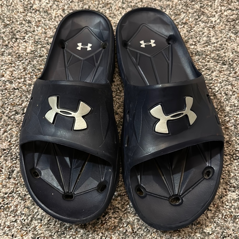 Under Armour slides size men’s 11 women’s 12